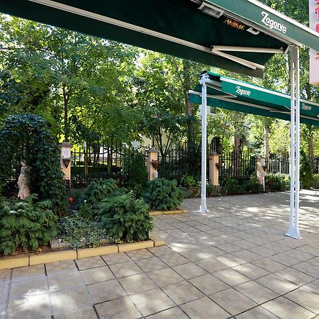 Acropolis Hotel Pazardzhik Buitenkant foto