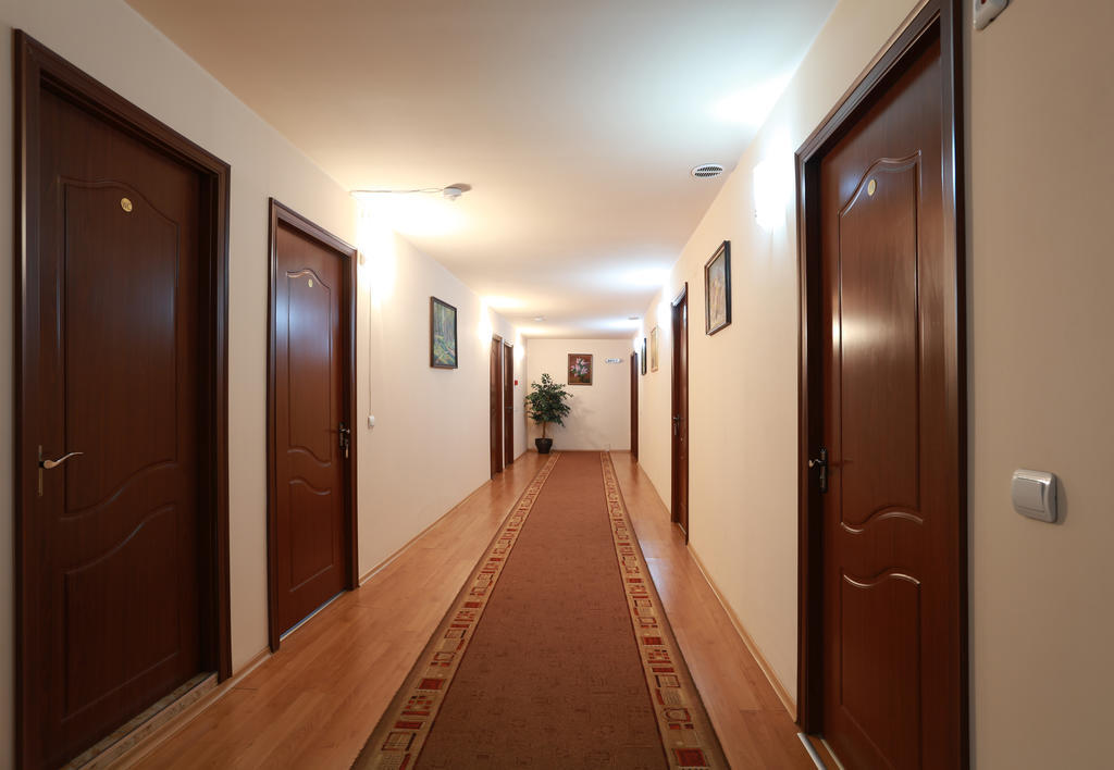Acropolis Hotel Pazardzhik Buitenkant foto