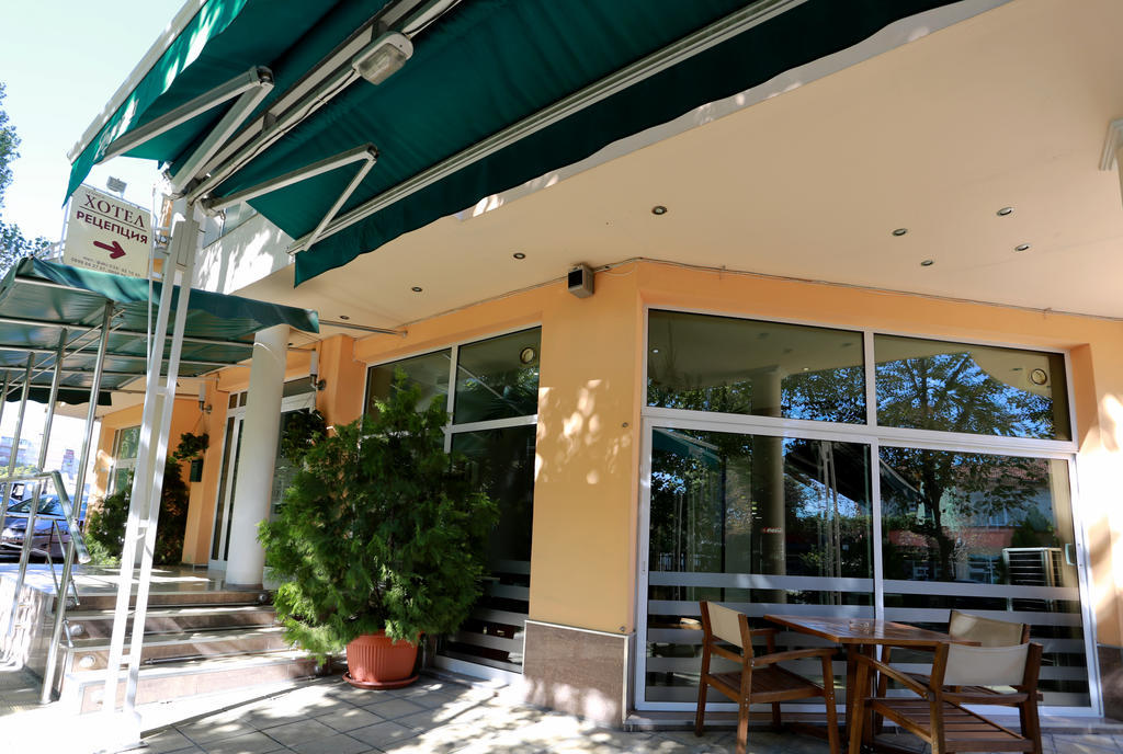 Acropolis Hotel Pazardzhik Buitenkant foto